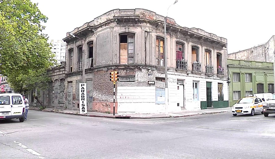 imagen de IMM: Ciudad Vieja tiene 203 padrones desocupados y Bergara piensa repoblarla y aumenta "despliegue policial"