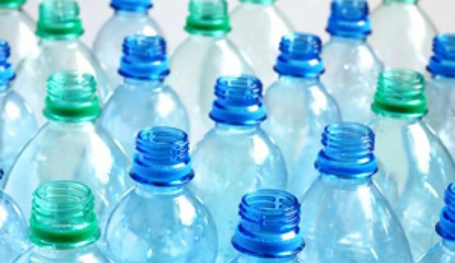 imagen de Agua embotellada: el costo del plástico y la confianza en el agua de OSE