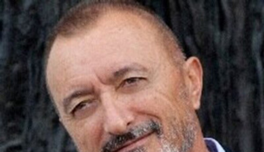imagen de Pérez-Reverte llamó la atención sobre la fiesta rave en un kibutz cerca de Gaza mientras ocurría el ataque de Hamas