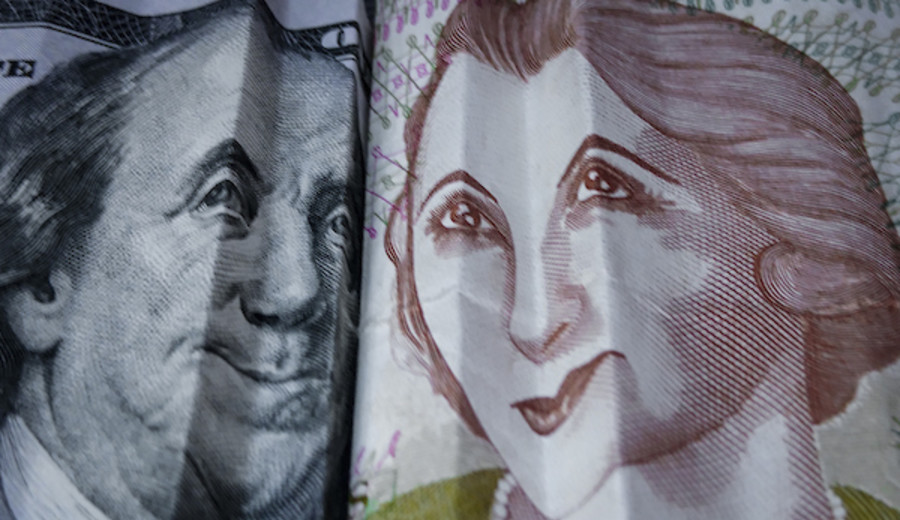 imagen de Uruguay empieza a darle la espalda al dólar: crece el ahorro en pesos y Bloomberg destaca el cambio