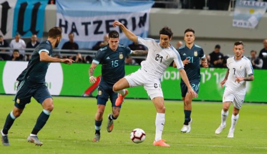 imagen de “Gracias negrito”: Academia Argentina de Letras respalda a Cavani e insta a que le pidan excusas