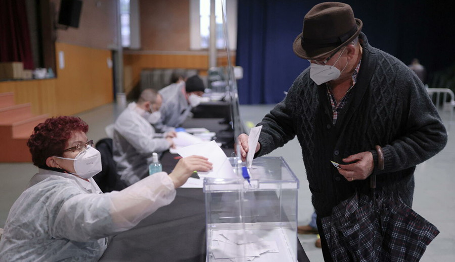 imagen de Cataluña vota parlamento en elecciones marcadas por la pandemia y el triple empate técnico, según encuestas