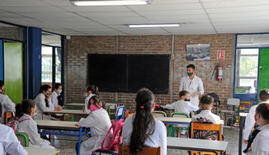 imagen de Educación pública comenzó clases con “presencialidad plena”
