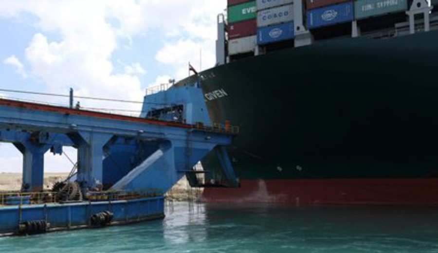imagen de “Peligro mayor”: cuál es el principal temor de quienes tratan de rescatar al buque que bloquea el Canal de Suez