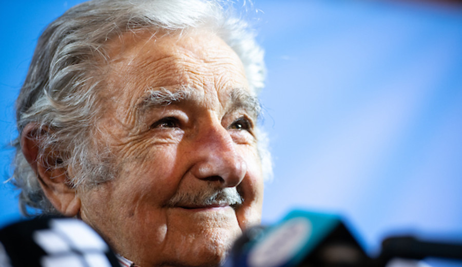 imagen de Mujica "está bien": Detectaron úlcera en esófago "pero no hallaron espina ni objeto extraño"