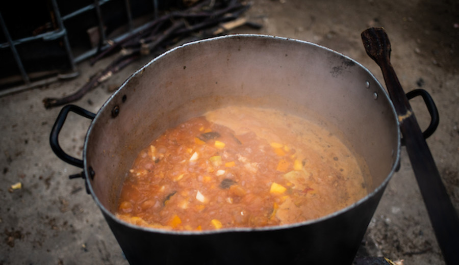 imagen de CNN sobre Uruguay: "Las 'ollas populares' alimentan a los hambrientos en medio de la pandemia"