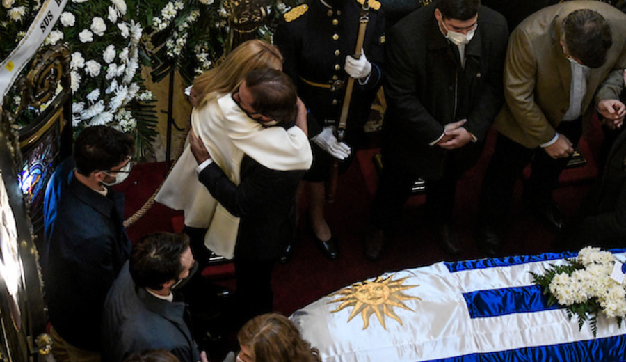 imagen de Último adiós a Jorge Larrañaga en el Palacio Legislativo