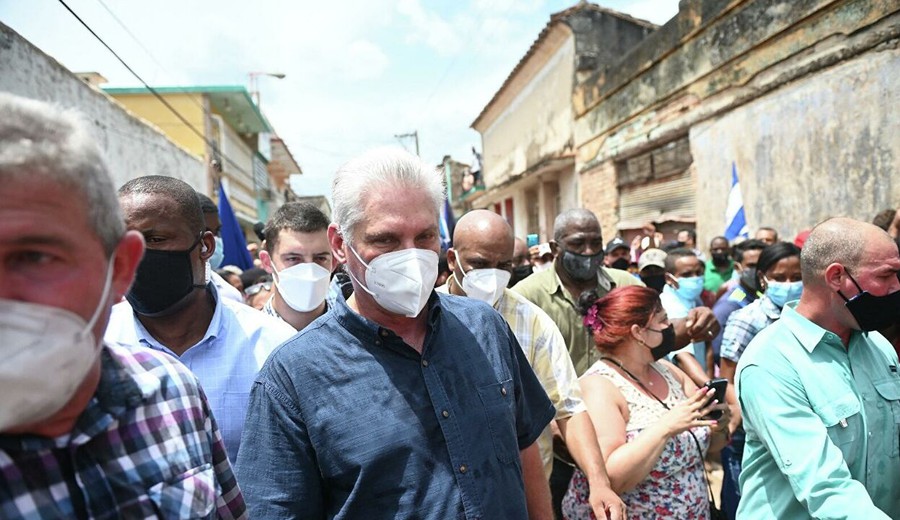imagen de #SOSCuba: Miles marchan en inédita protesta antigubernamental al grito de “¡Patria y Vida!”