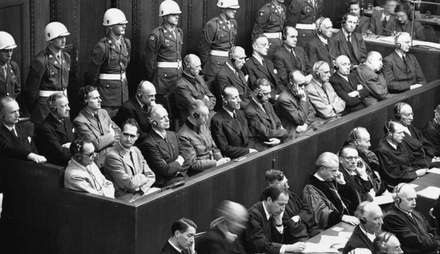 imagen de 75 años del fin de los juicios de Nüremberg, cuando 12 genocidas fueron sentenciados a morir en la horca