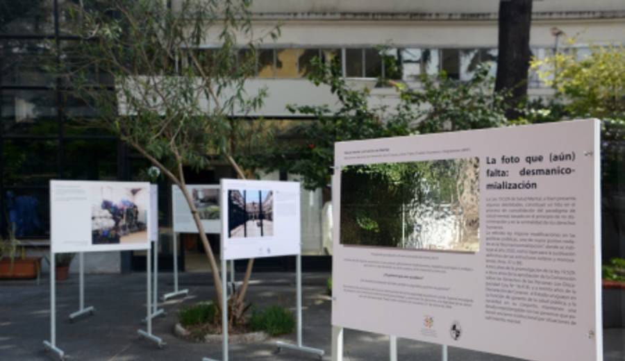 imagen de Exposición fotográfica en Facultad de Psicología durante Semana de la Salud Mental