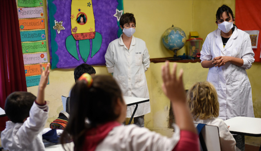 imagen de ANEP solicita a familiares de estudiantes no enviar niños a clases si están esperando resultado de hisopado