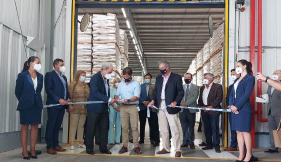 imagen de El presidente inauguró planta de Conaprole y trabajadores hicieron reclamos
