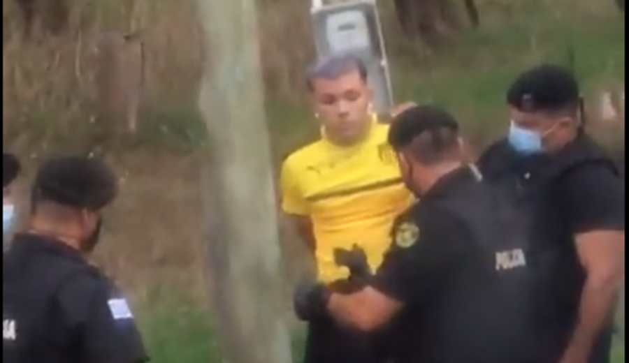 imagen de El jugador Nicolás Schiappacasse fue detenido portando un arma cuando iba al clásico