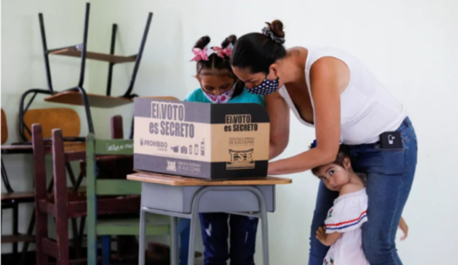 imagen de Elecciones en Costa Rica: el ex presidente Figueres y el economista Rodrigo Chaves irán al ballotage el 3 de abril