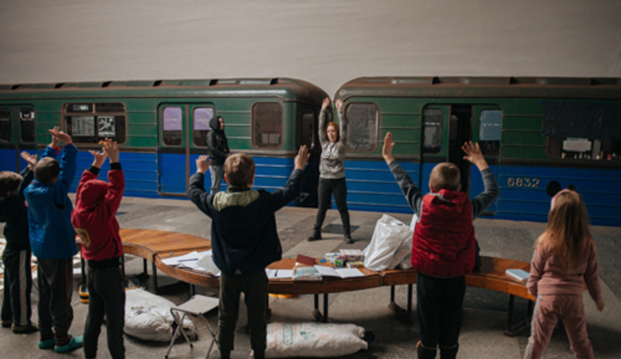 imagen de Ucrania.- La vida en el metro de Járkov, en busca de una mínima normalidad para cientos de niños