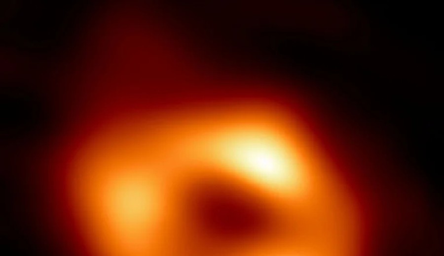 imagen de Revelaron la primera imagen del agujero negro supermasivo en el corazón de la Vía Láctea