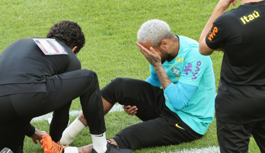 imagen de Neymar sufre una aparente lesión en el pie en la víspera del amistoso contra Corea del Sur