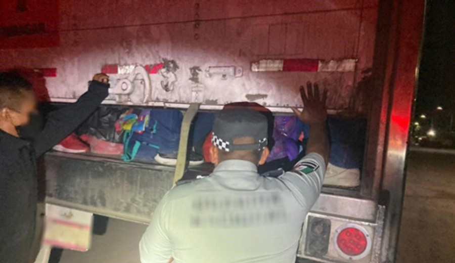 imagen de Rescatados 121 migrantes hacinados en el interior de un camión abandonado en México