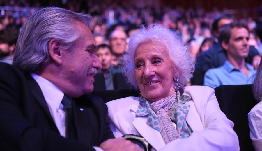 imagen de Argentina conmemora el 45 aniversario del nacimiento de la asociación Abuelas de Plaza de Mayo