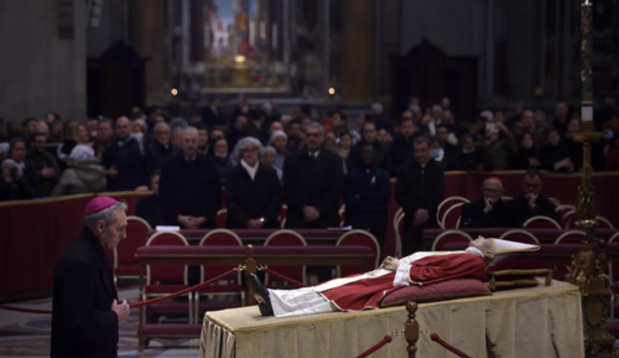 imagen de El Papa se reúne con el secretario personal de Benedicto XVI tras sus revelaciones sobre la convivencia