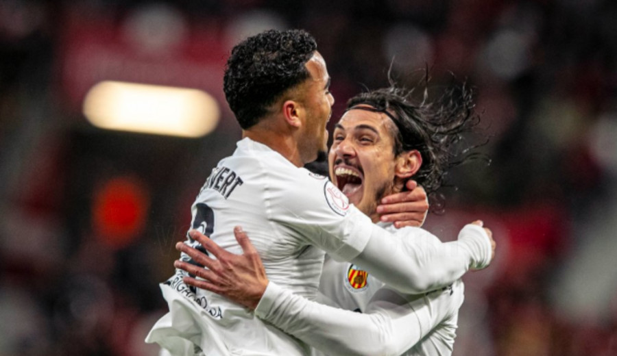 imagen de Edinson Cavani aportó dos goles para el triunfo 4-0 de Valencia sobre Sporting de Gijón