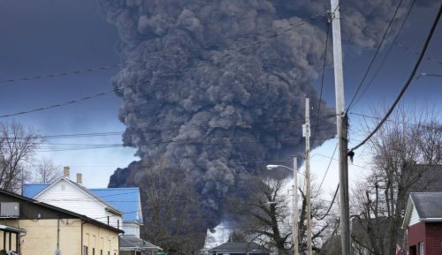 imagen de ¿Chernóbil en Ohio? Lo que se sabe sobre la explosión de un tren con químicos en EEUU