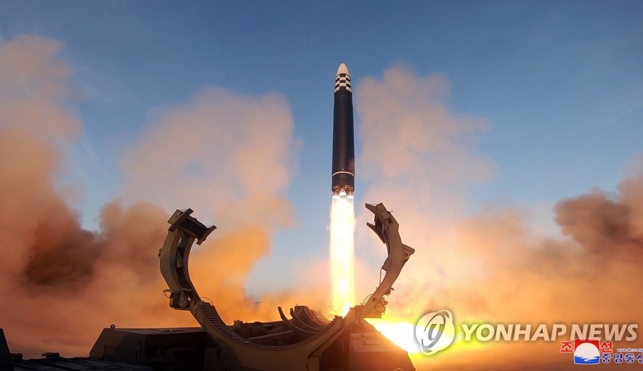imagen de Corea del Norte realiza el lanzamiento de prueba de un ICBM Hwasong-17 en protesta por ejercicios de Corea del Sur-EEUU