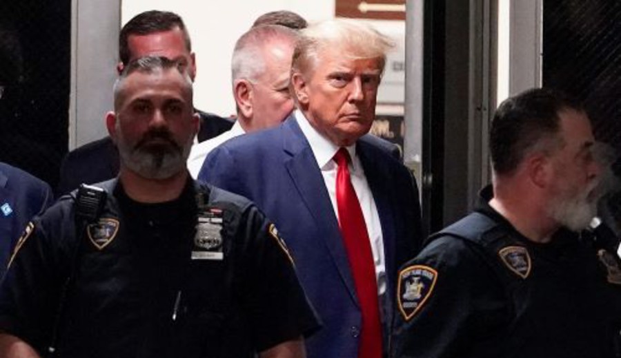 imagen de Donald Trump fue acusado de 34 delitos graves por falsificar registros comerciales
