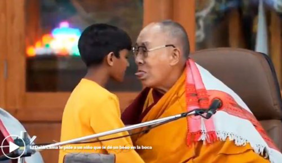 imagen de El Dalai Lama se disculpó por besar en la boca a un niño y pedirle que le chupara la lengua