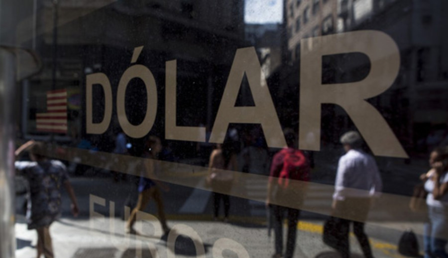 imagen de Dólar paralelo en Argentina frena tendencia alcista