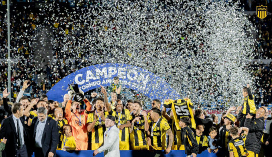 imagen de Peñarol campeón derrotó 2-0 a Racing y saca 7 puntos de ventaja a falta de una fecha para terminar el campeonato