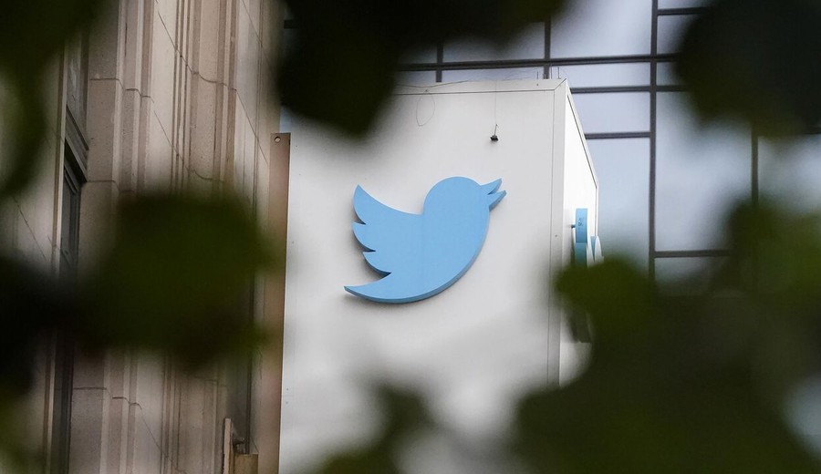 imagen de La jefa de contenido de Twitter renuncia tras las críticas de Musk por la censura de un documental