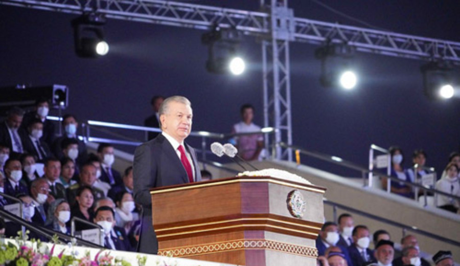 imagen de Shavkat Mirziyoyev jura como presidente de Uzbekistán