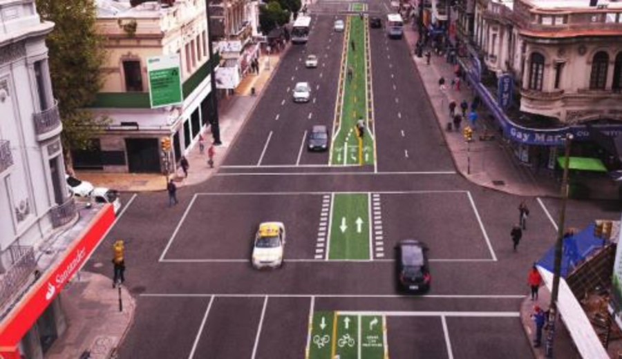 imagen de Intendencia de Montevideo anunció creación de una ciclovía por 18 de Julio que unirá el Obelisco con plaza Independencia