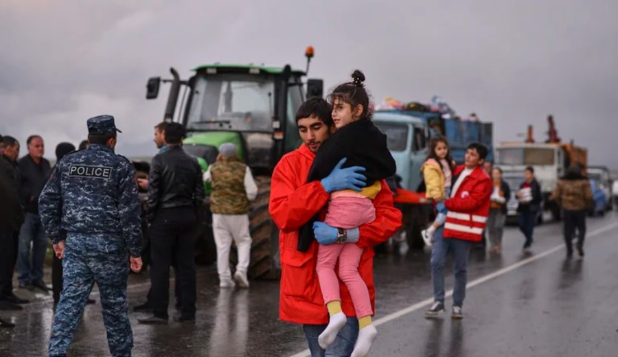 imagen de Comienza el éxodo de los armenios de Nagorno-Karabaj: se arriesgan a una “limpieza étnica”
