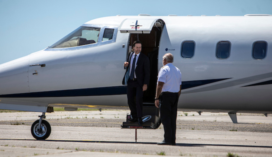 imagen de Lacalle Pou arribó al país en un avión de Gustavo Carmona, empresario argentino investigado por la justicia de su país