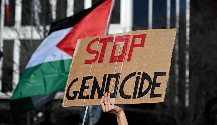 imagen de Manifestantes en favor de Palestina protestan en la NBC contra Biden