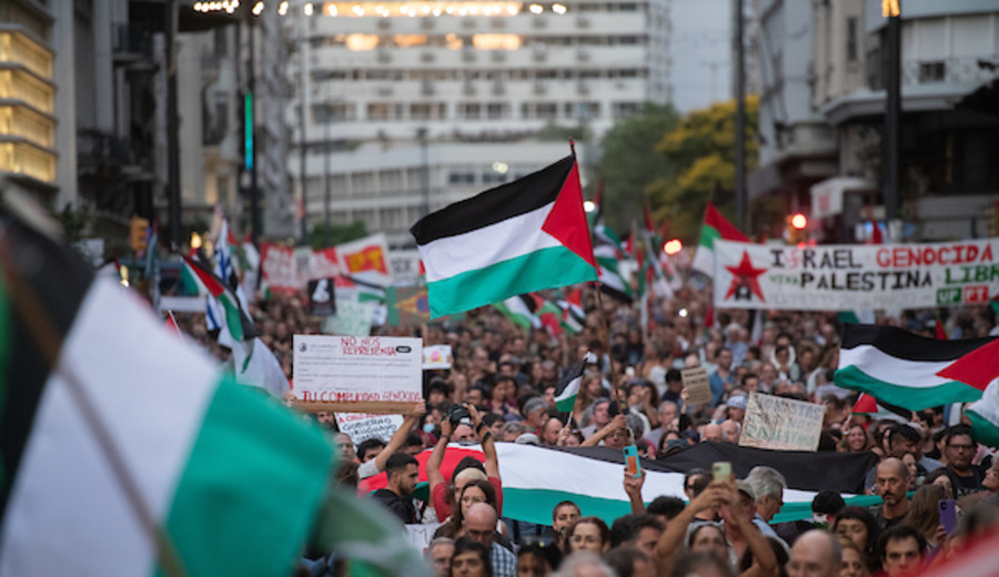 imagen de Marcha “Por Palestina y contra el genocidio” recorrió el centro de Montevideo