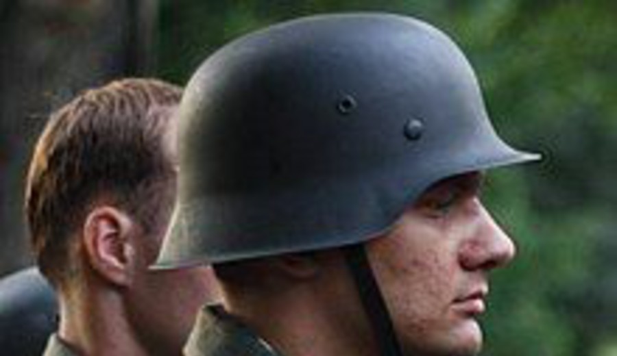 imagen de Oficiales militares alemanes en la cuerda floja