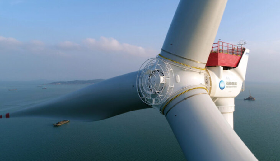 imagen de Fabricante chino crea una turbina eólica tan alta como la Torre Eiffel: récord mundial de potencia y 60 000 m²