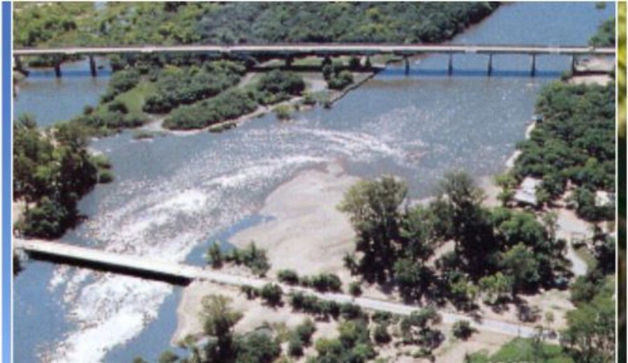 imagen de Situación crítica: el puente del Olimar casi no da paso por las inundaciones.