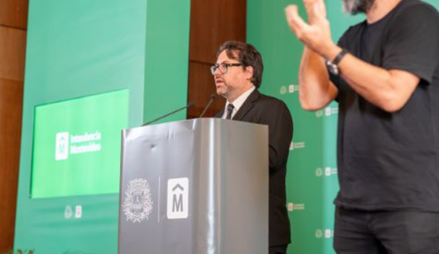 imagen de Mauricio Zunino asumió como intendente de Montevideo, en sustitución de la renunciante Carolina Cosse
