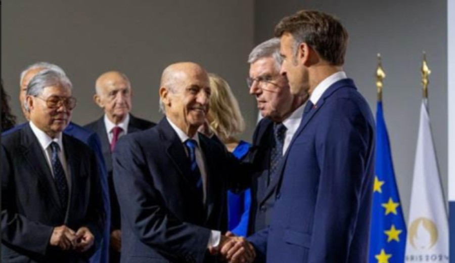 imagen de Julio César Maglione saluda al Presidente de Francia