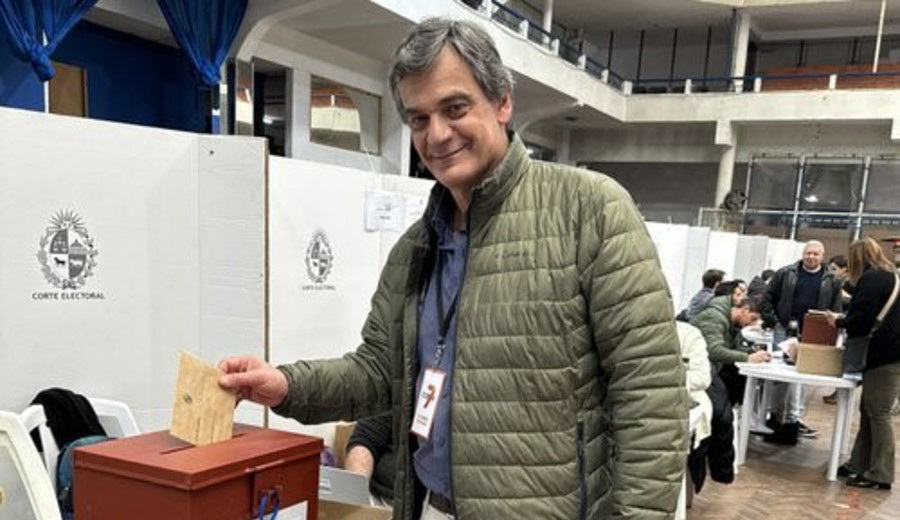 imagen de Álvaro Niggemeyer, de la lista 7, se impuso en el Colegio Médico, derrotando al exministro Daniel Salinas
