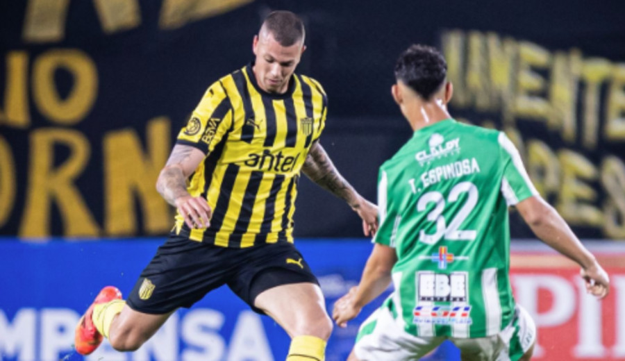 imagen de Peñarol empató sin goles con Racing y mantiene la punta en la Anual