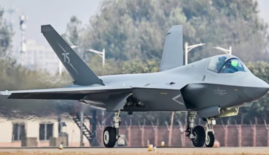 imagen de China muestra creciente arsenal de alta tecnología: "portaaviones" aéreo, aviones caza “furtivos” y buques no tripulados