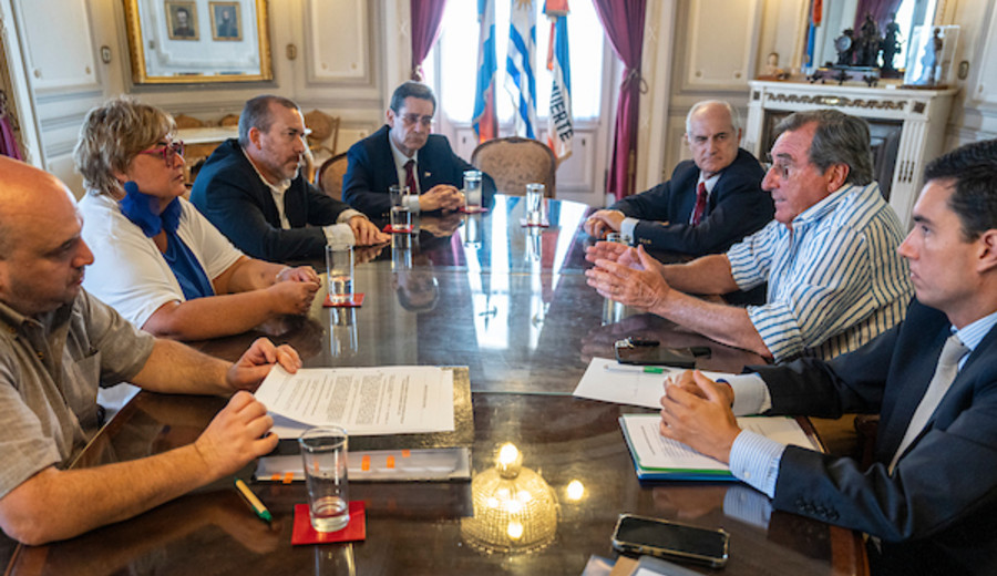 imagen de Ministerio de Defensa comenzó transición con la reunión entre Armando Castaigndebat y la designada Sandra Lazo