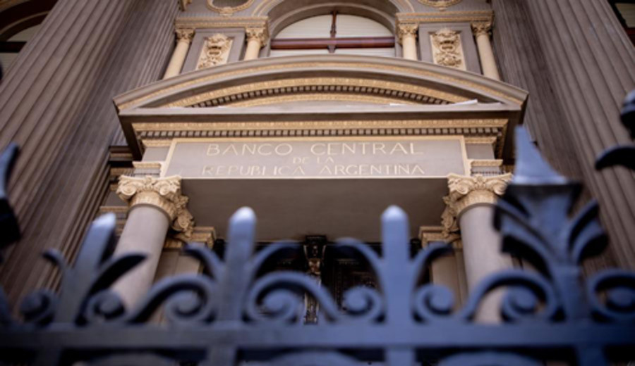 imagen de Banco Central de Argentina habilita pagos en dólares mediante tarjetas de débito y sistema de códigos QR
