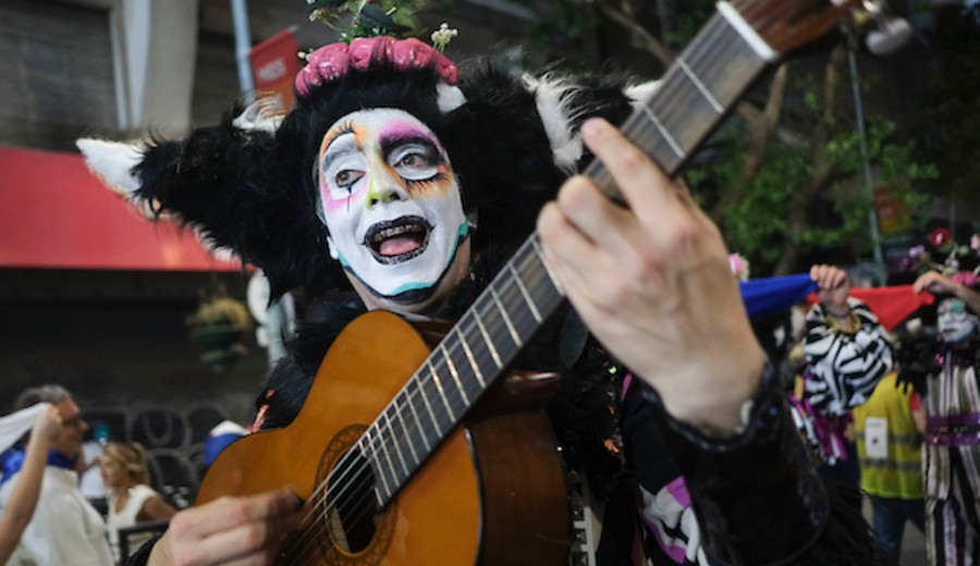 imagen de El carnaval de las promesas. Jorge A. Crosa