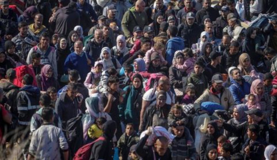 imagen de Un río de palestinos desplazados vuelve al norte de Gaza